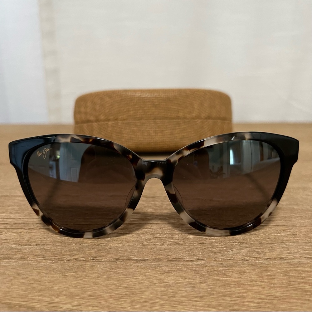 LIKE NEW Maui Jim Women’s Tortoise Sunglasses